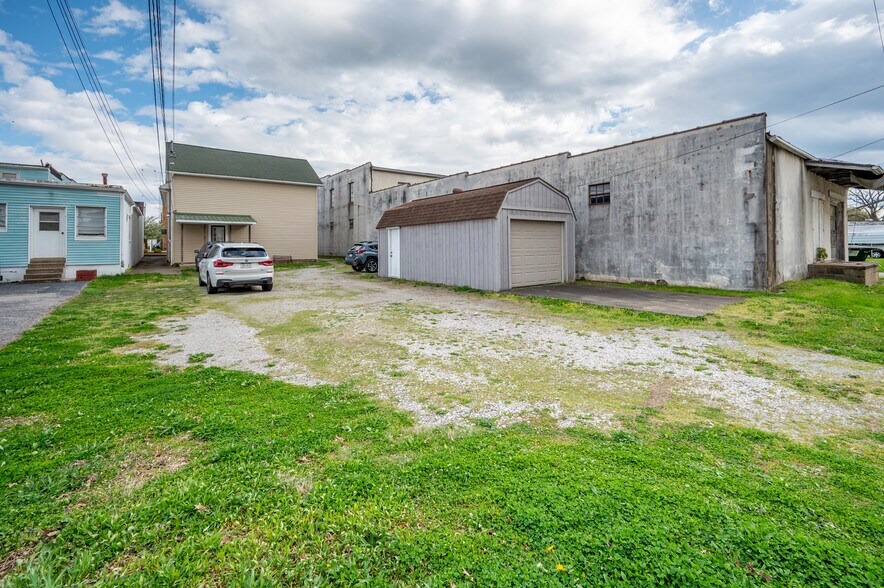 More Photos Of 2815 Grand Central Ave, Vienna General Retail For Sale