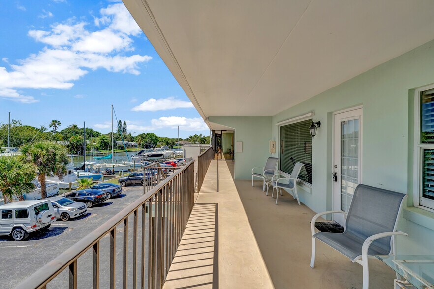 More Photos Of 23 Royal Palm Pointe, Vero Beach Restaurant For Sale