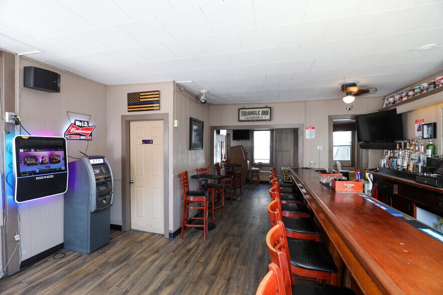 More Photos Of 498 Delaware Ave, Kingston Storefront Retail Residential For Lease