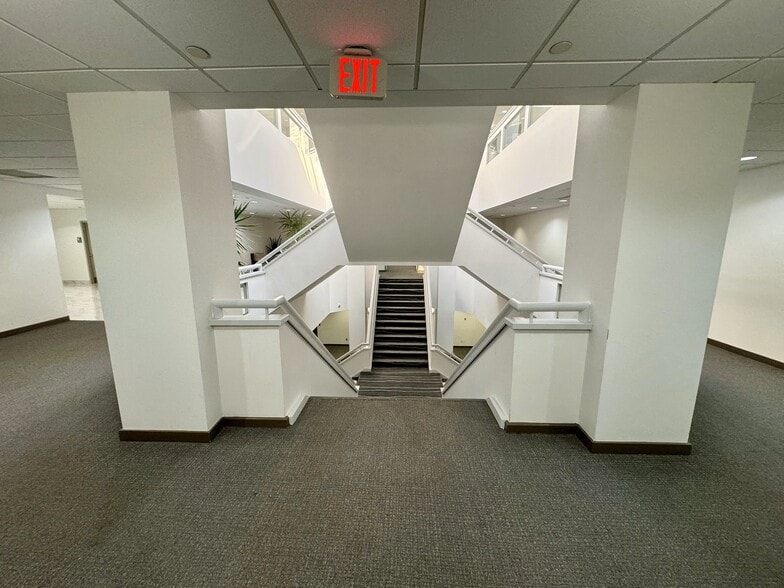 More Photos Of 4441 W Airport Fwy, Irving Office For Lease