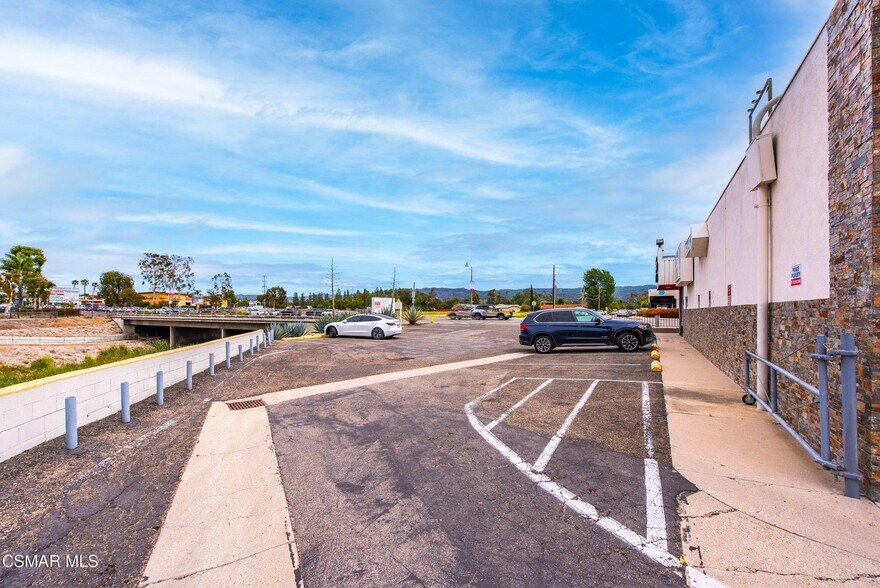 More Photos Of 875 E Los Angeles Ave, Simi Valley Freestanding For Sale