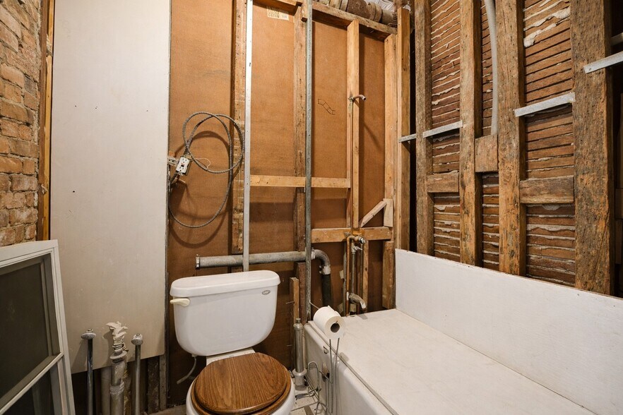 More Photos Of 53 Franklin St, Brooklyn Apartments For Sale