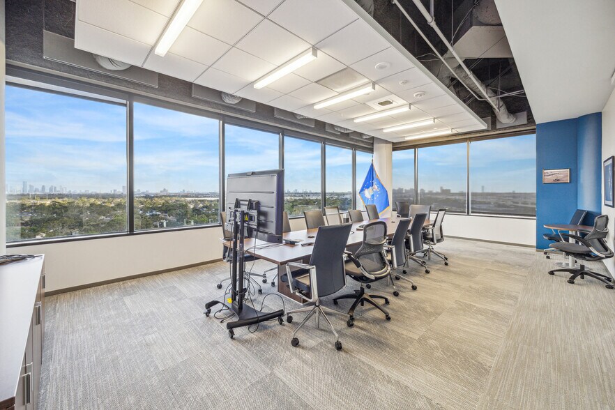 More Photos Of 2707 N Loop W, Houston Office For Lease