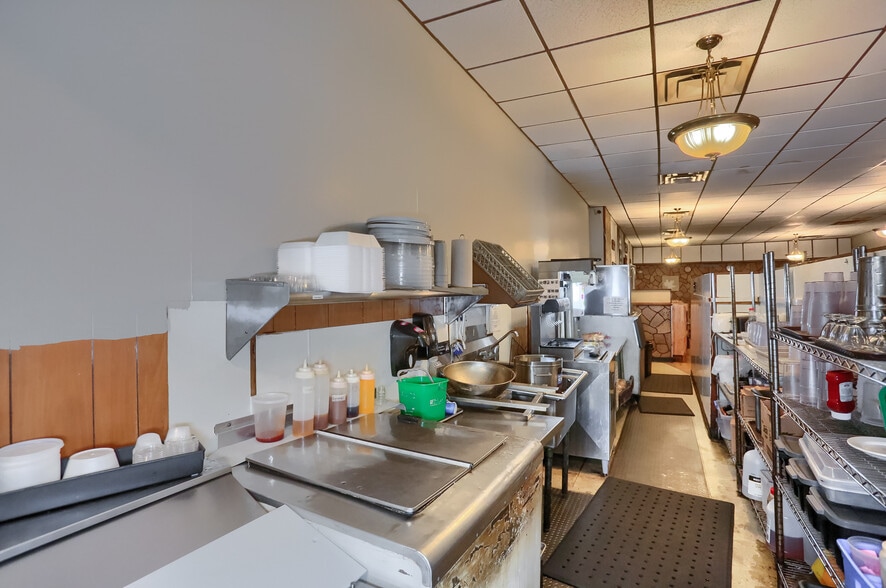 More Photos Of 463 Maplewood Ave, Ambridge Restaurant For Sale