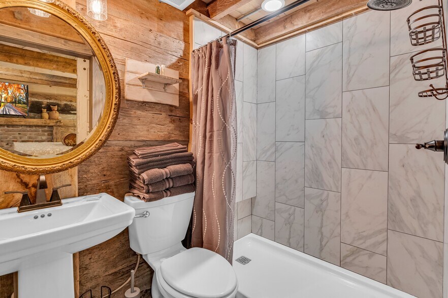 More Photos Of 607 Old West Point Rd, Starkville Hospitality For Sale