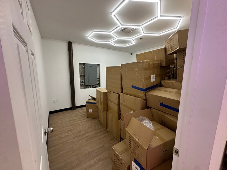 More Photos Of 11316 Goss St, Sun Valley Manufacturing For Lease