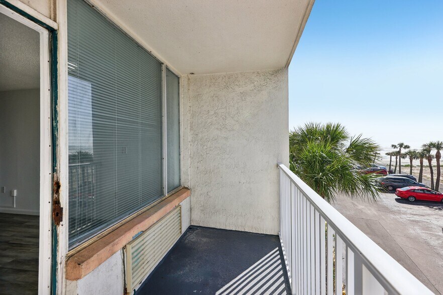 More Photos Of 935 S Atlantic Ave, Daytona Beach Apartments For Sale