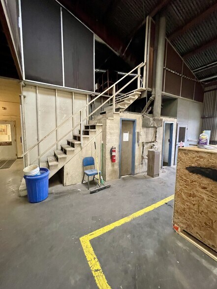 More Photos Of 2689 Livingston Rd, Jackson Warehouse For Sale
