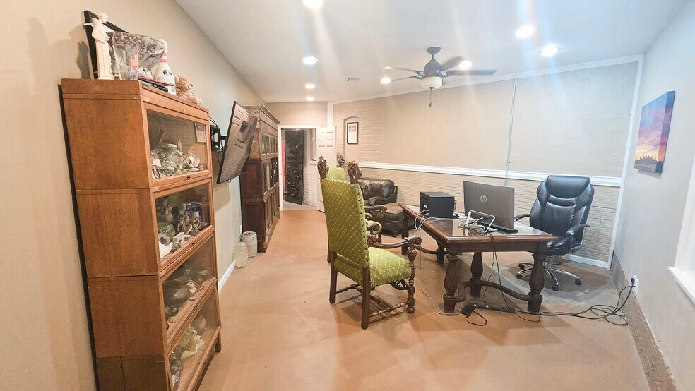 More Photos Of 1801 S National, Fort Scott Convenience Store For Sale