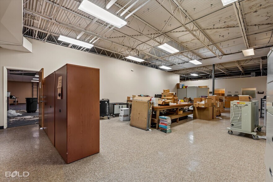 More Photos Of 523 Oxford Rd, Mansfield Office For Sale