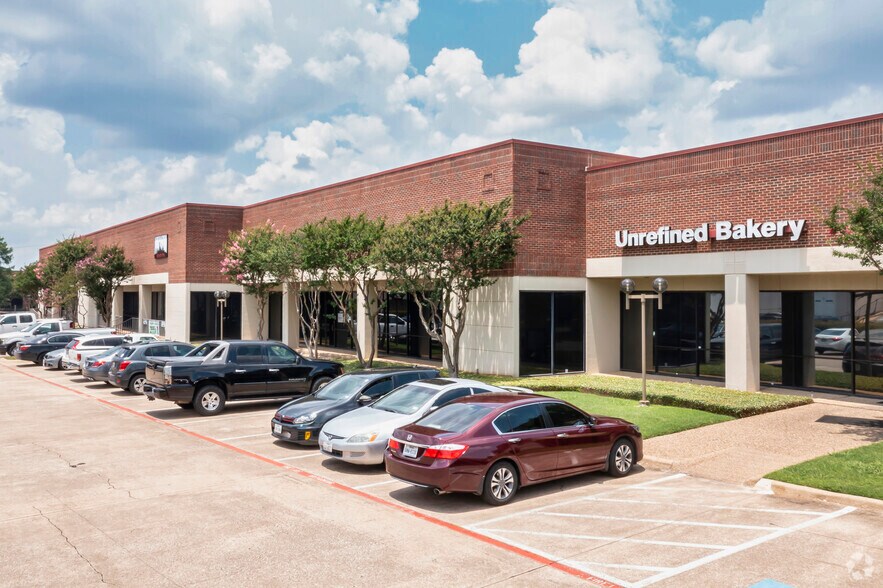 More Photos Of 12048-12092 Forestgate Dr, Dallas Distribution For Lease