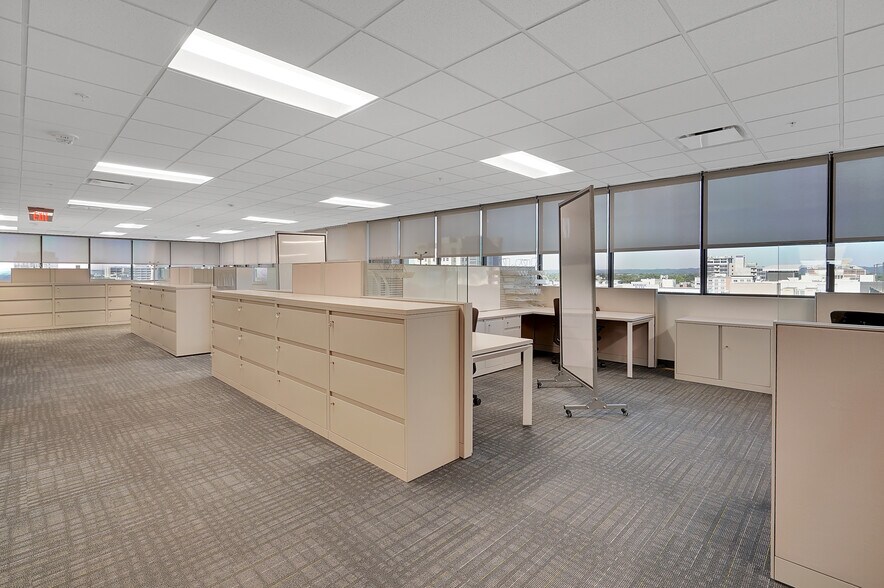 More Photos Of 515 W Market St, Louisville Office For Lease