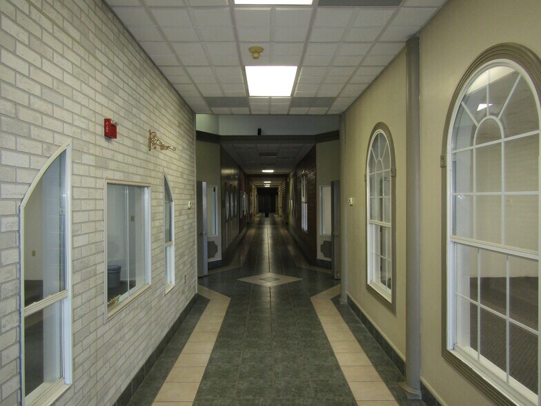 More Photos Of 131 W Main St, New Iberia Storefront For Lease