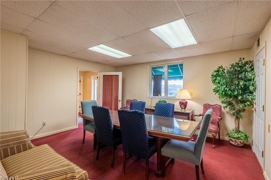 More Photos Of 7002 George Washington Memoria Hwy, Gloucester Office For Sale