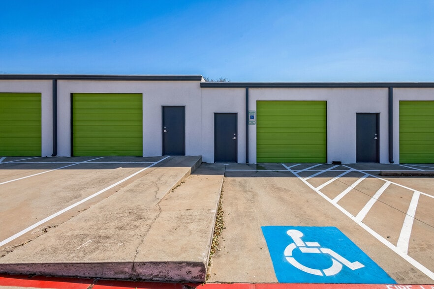 Primary Photo Of 4412-4414 Southwest Blvd, Fort Worth Unknown For Lease