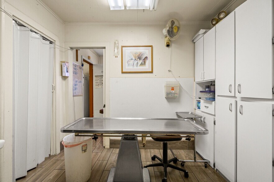 More Photos Of 6603 N Florida Ave, Tampa Veterinarian Kennel For Lease