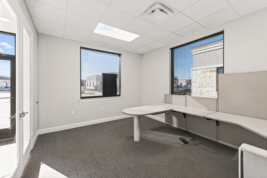 More Photos Of 25145 Star Ln, Katy Office For Sale