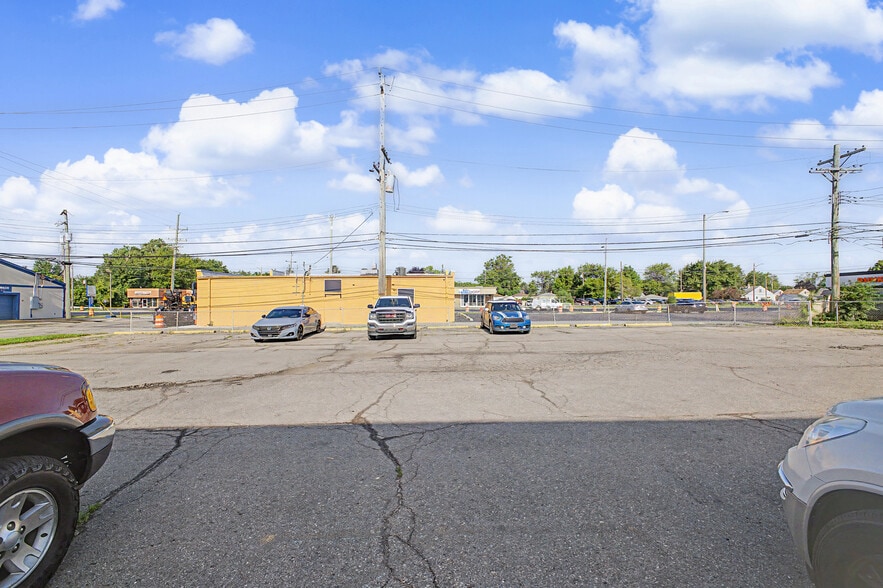More Photos Of 1870 Saint Johns Blvd, Lincoln Park Apartments For Sale