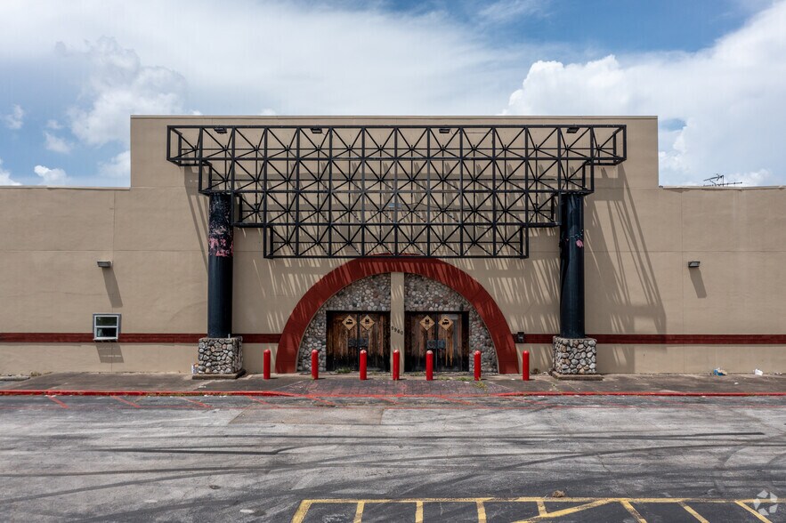 More Photos Of 9960 Kleckley Dr, Houston Freestanding For Lease