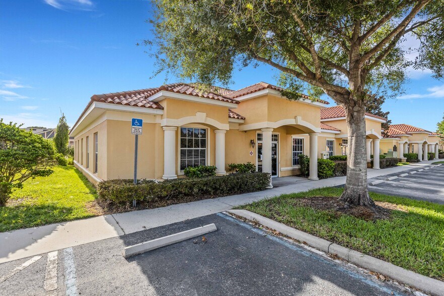 More Photos Of 1038-1040 E Brandon Blvd, Brandon Medical For Lease