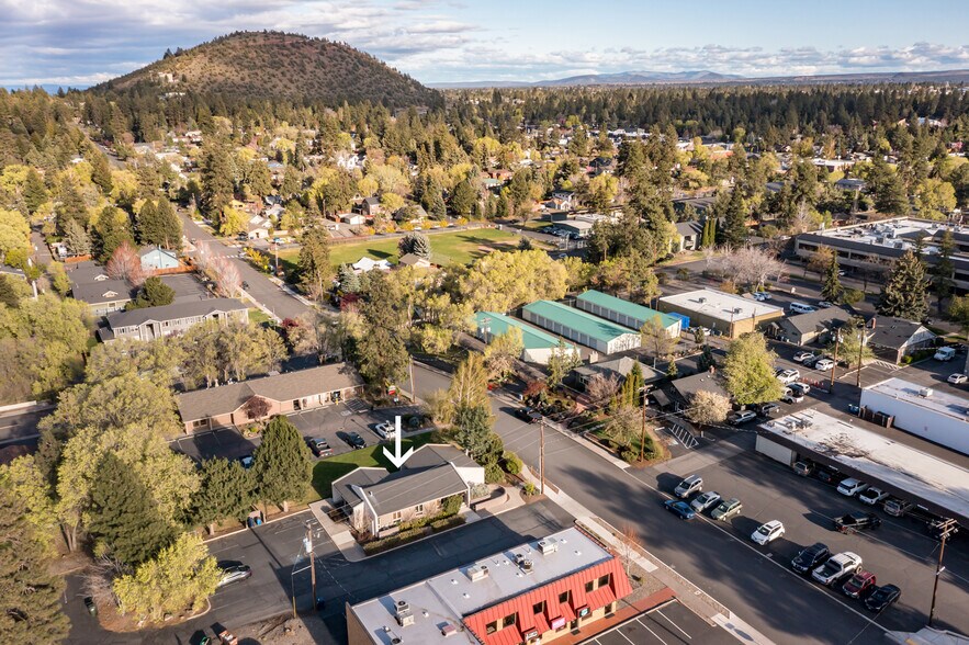 More Photos Of 336 NE Norton Ave, Bend Office For Sale