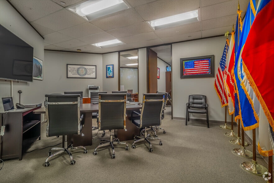 More Photos Of 11550 W IH-10, San Antonio Office For Lease