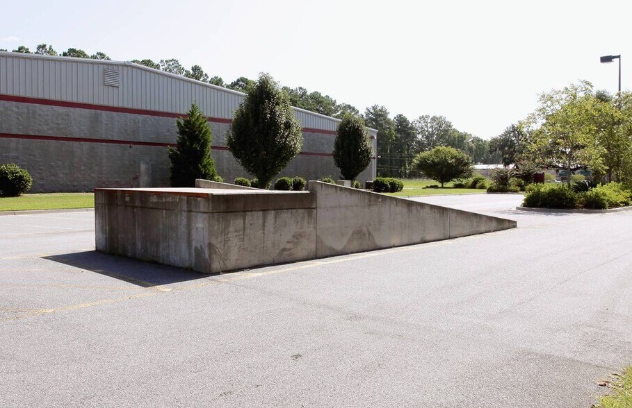 More Photos Of 1101 Chatham Pky, Garden City Flex For Lease