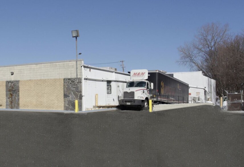 More Photos Of 22 Connor Ln, Deer Park Warehouse For Lease