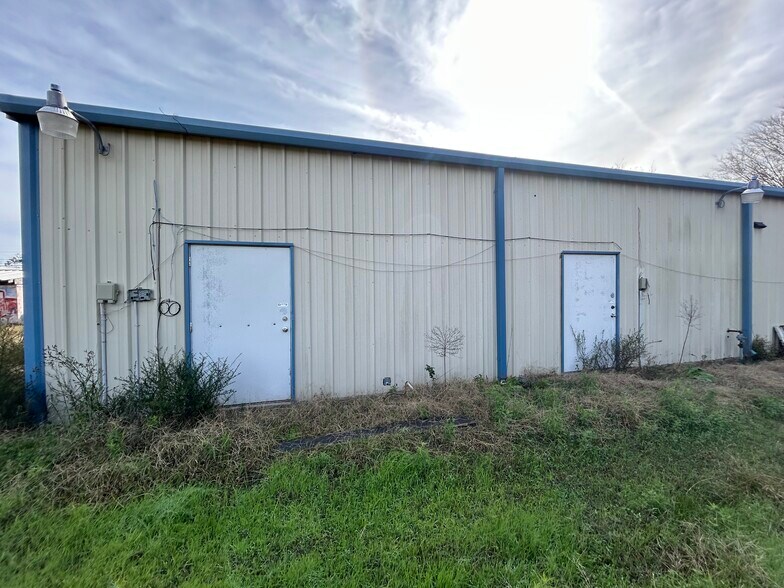 More Photos Of 6421 State Highway 31 E, Murchison Storefront For Sale