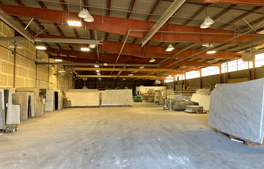 More Photos Of 1261 Meriden Rd, Waterbury Warehouse For Lease