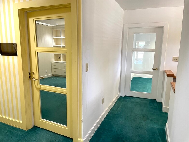 More Photos Of 120 Peters St, Lagrange Office For Sale