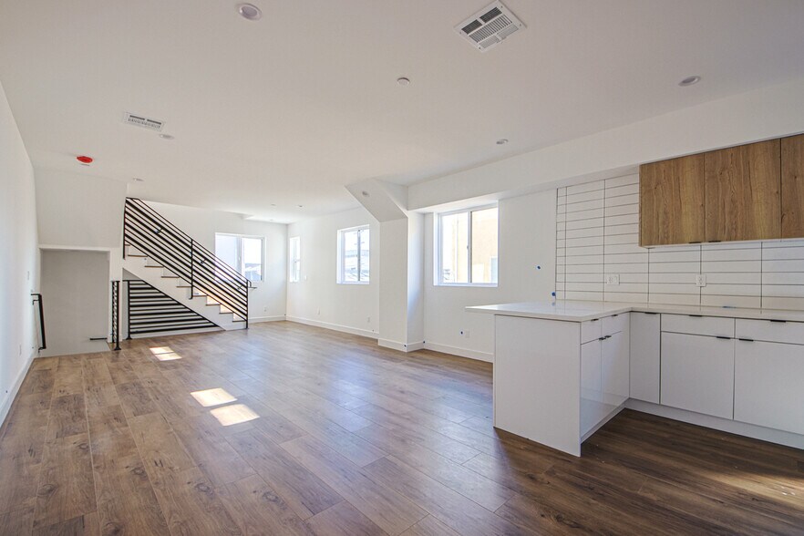 More Photos Of 6421 Troost Ave, North Hollywood Apartments For Sale