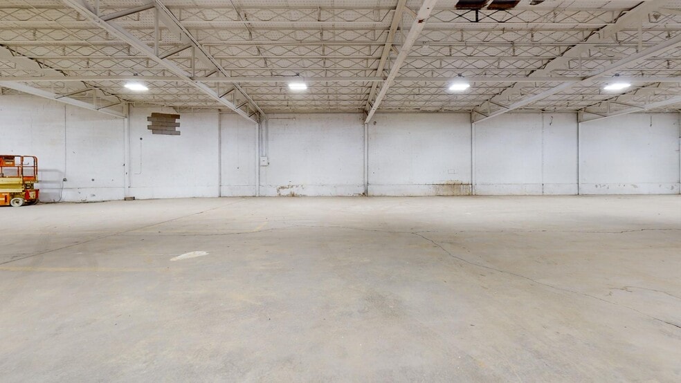 More Photos Of 1650 Cass St, Fort Wayne Warehouse For Lease