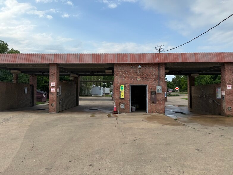 More Photos Of 931 E Dallas Ave, Cooper Self Storage For Sale