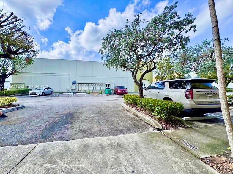 More Photos Of 1845 NW 112th Ave, Miami Light Manufacturing For Sale