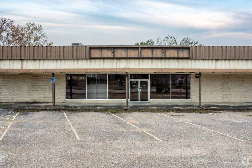 More Photos Of 1319 N Pruett St, Baytown Office For Sale