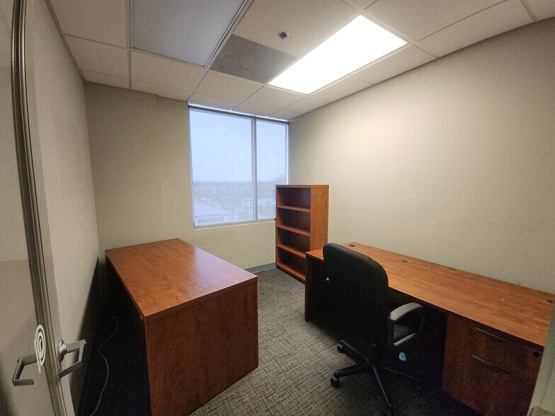 More Photos Of 333 1st St N, Jacksonville Beach Office For Lease