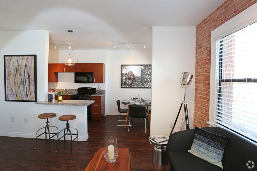 More Photos Of 5529-5533 Hollywood Blvd, Los Angeles Apartments For Lease
