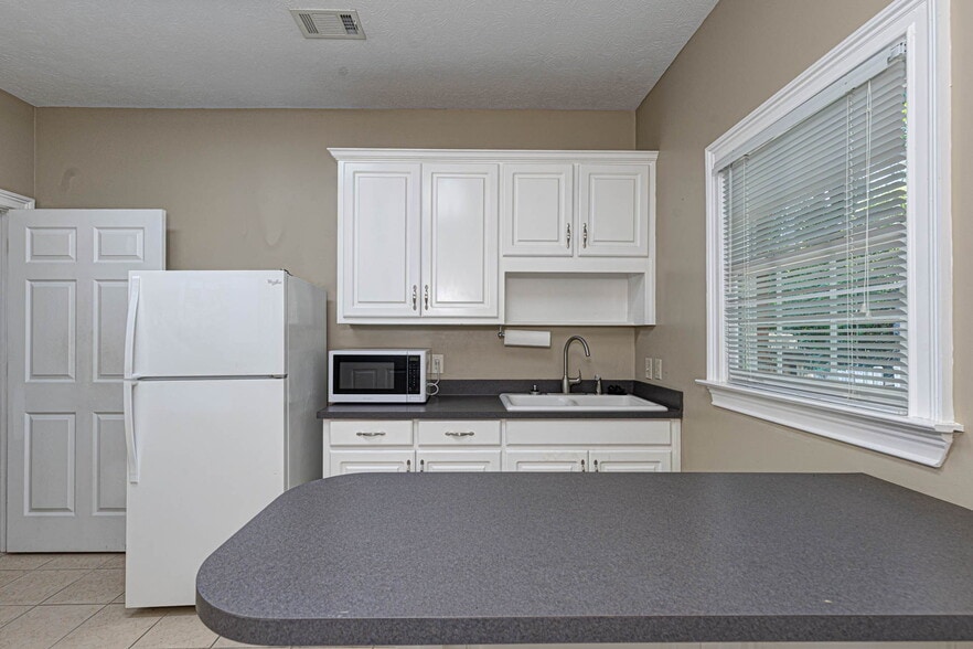 More Photos Of 5050 Warm Springs Rd, Columbus Office For Sale
