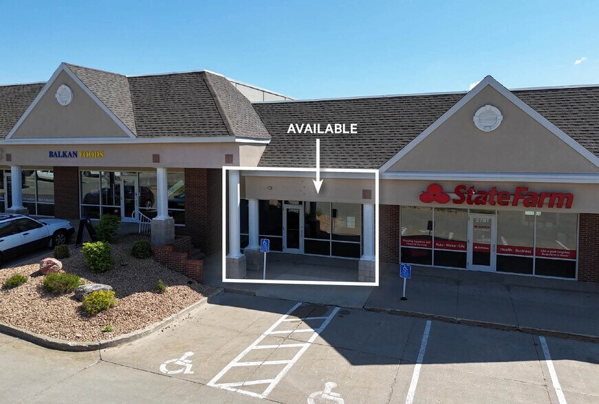 More Photos Of 2725-2819 100th St, Urbandale Unknown For Lease