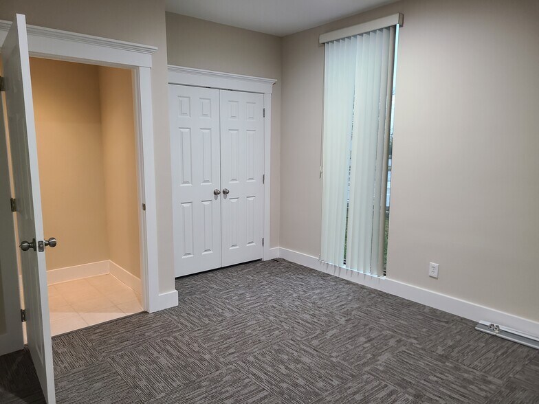 More Photos Of 900 W Davis St, Conroe Office For Sale