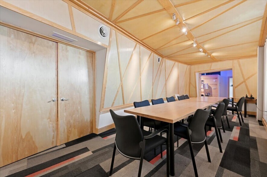 More Photos Of 14857 Martinville Rd, Belleville Warehouse For Lease