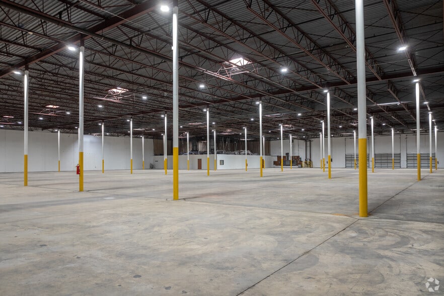 More Photos Of 2213 E Pioneer Dr, Irving Manufacturing For Lease