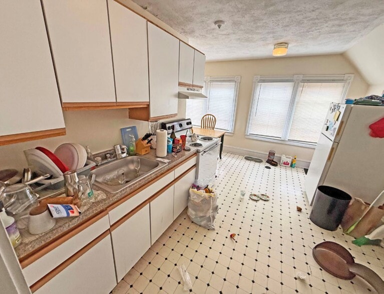 More Photos Of 255 Liberty St, Lowell Apartments For Sale
