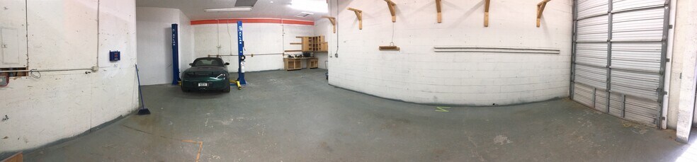 More Photos Of 17252 E Falcon Dr, Fountain Hills Warehouse For Lease