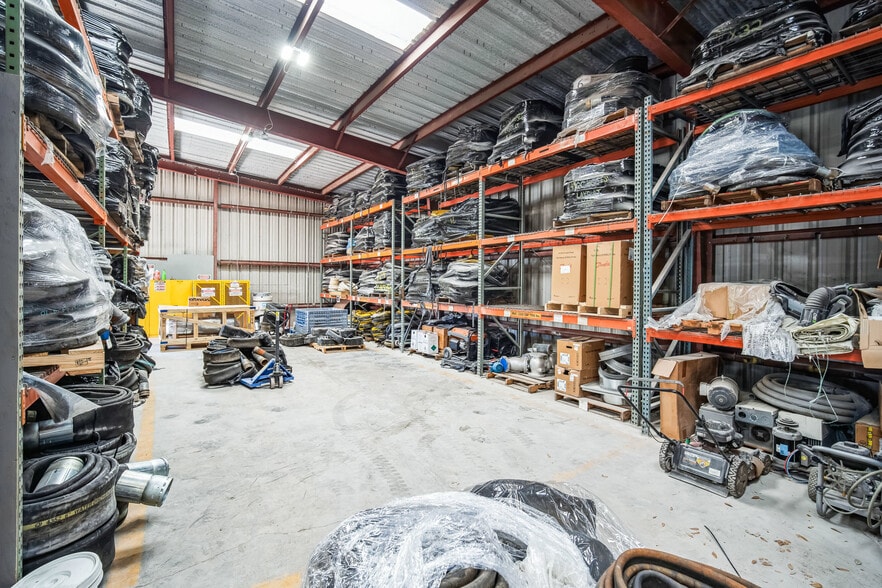 More Photos Of 2710 S Combee Rd, Lakeland Warehouse For Lease