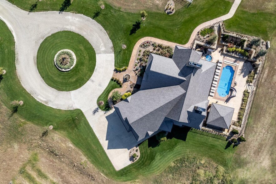 More Photos Of 1051 N Blackstone Rd, Milton Specialty For Sale