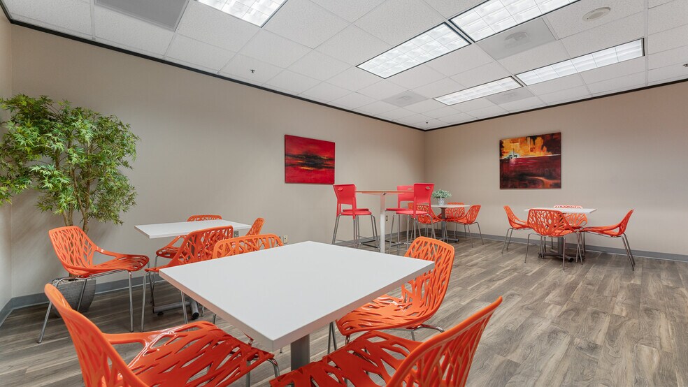 More Photos Of 9101 Lyndon B Johnson Fwy, Dallas Office For Lease