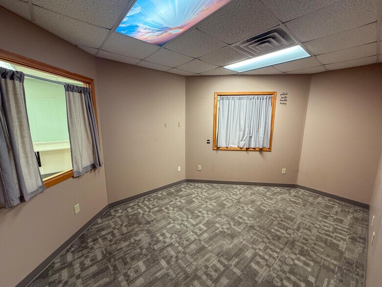 More Photos Of 3139 41st St NW, Rochester Office For Sale