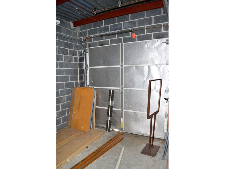 More Photos Of 539 Valley Dr, Oceana Storefront For Lease